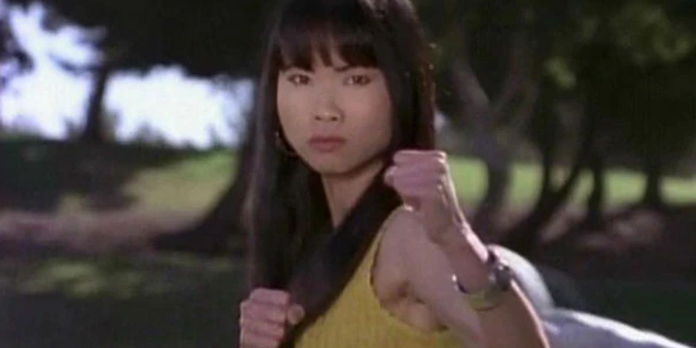 Trini Kwan in a fighting position with her fists up in Power Rangers Mighty Morphin.