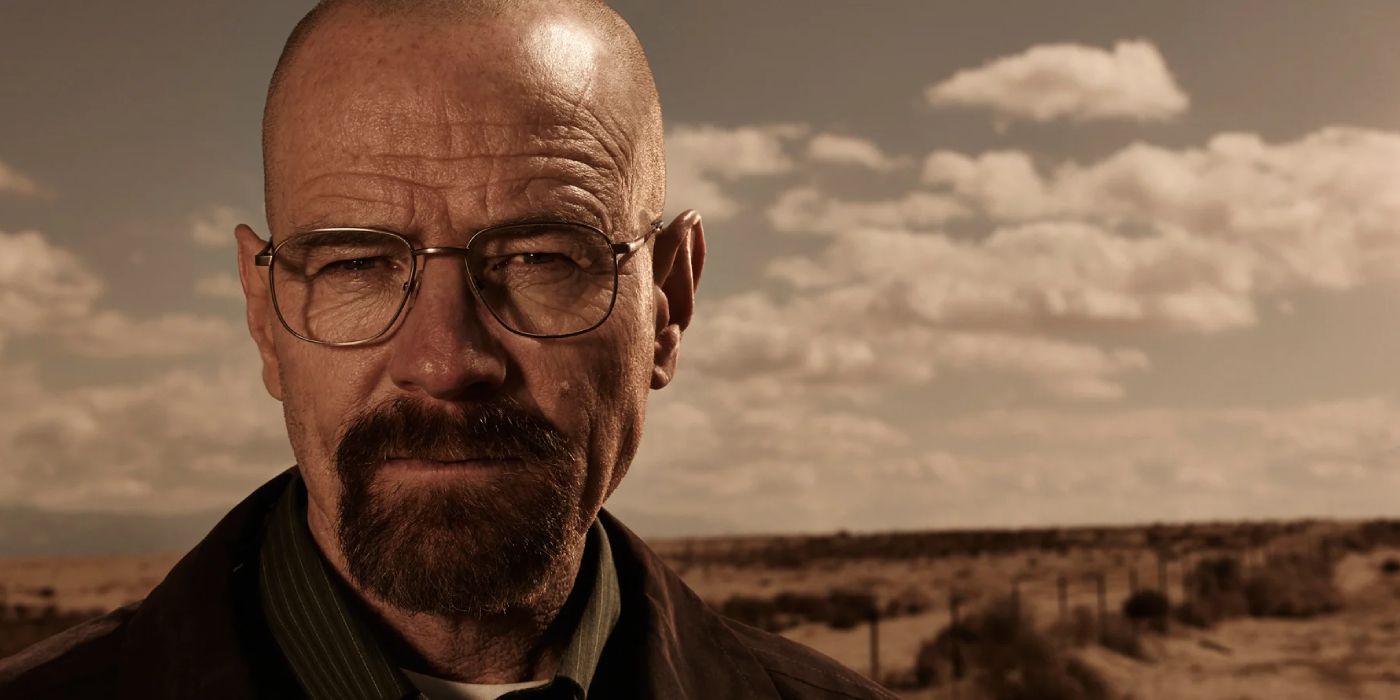 Walter White parado em um deserto em Breaking Bad.