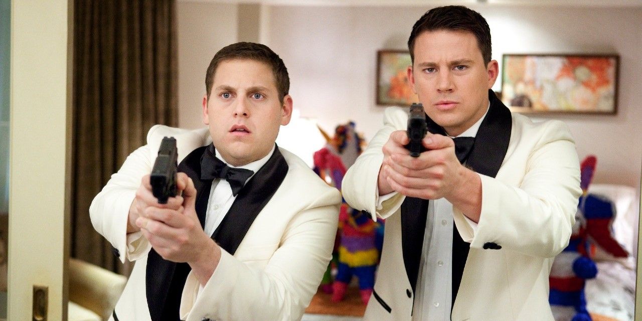 Jonah Hill and Channing Tatum have guns in 21 Jump Street