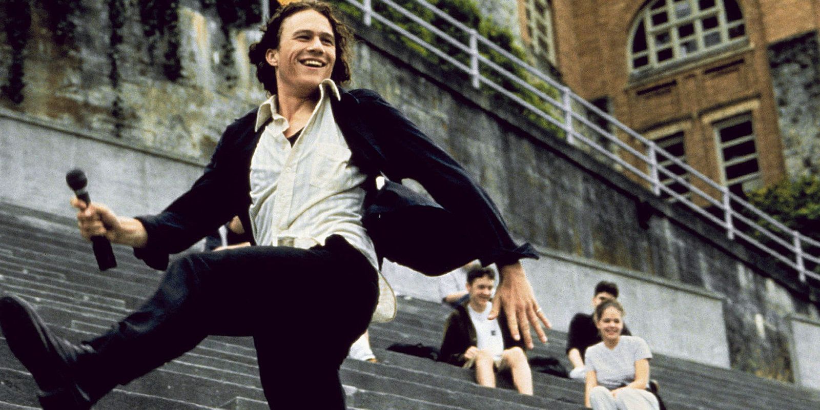 Heath Ledger as Patrick Verona dancing on steps in 10 Things I Hate About You