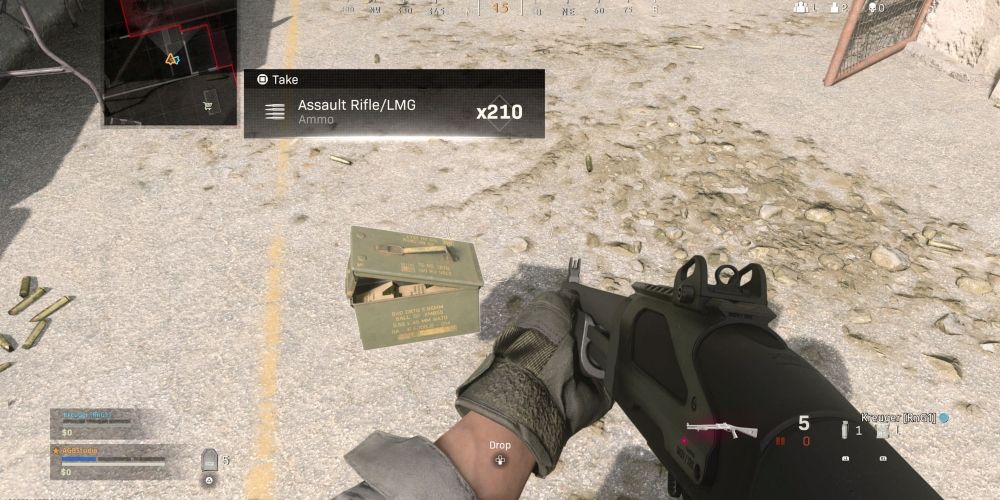 Un joueur ramasse des munitions dans un jeu Call of Duty