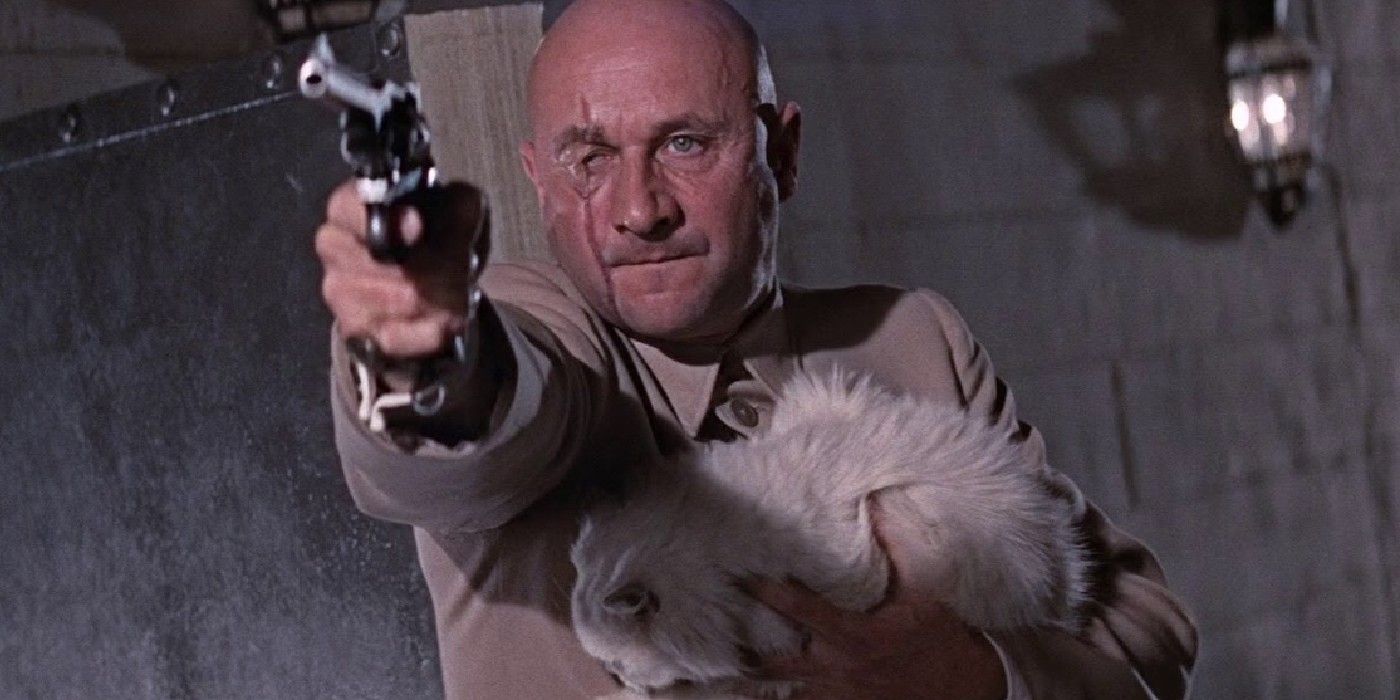 Blofeld atira em Bond em você só vive duas vezes