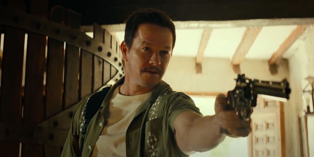Mark Wahlberg's Sully holding a gun in Uncharted