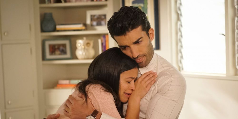 Jane Villanueva crying and being held by Rafael Solano in Jane the virgin