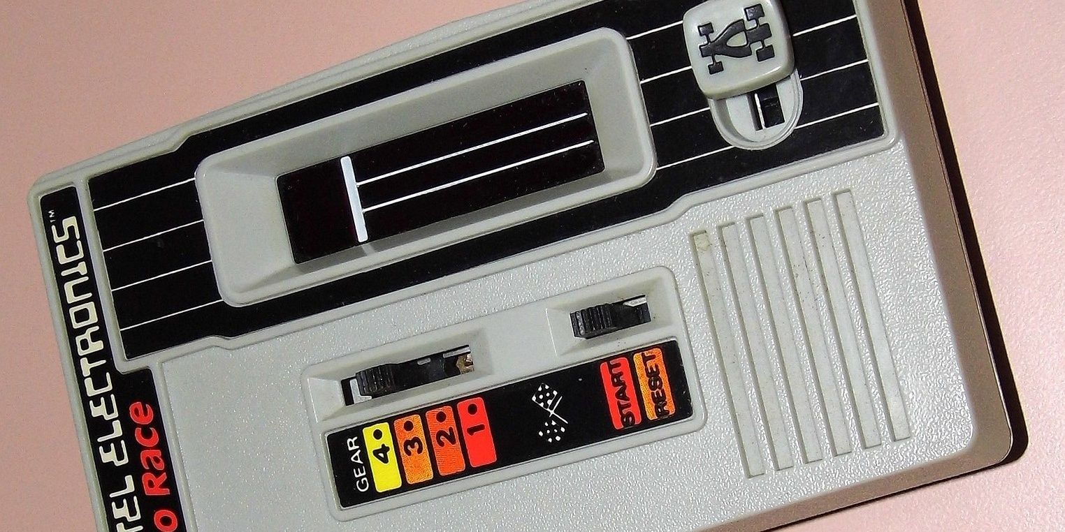 Mattel_Electronics_Auto_Race,_No._9879,_Red_LED,_Made_In_Hong_Kong,_Copyright_1976_(LED_Handheld_Electronic_Game) Cropped