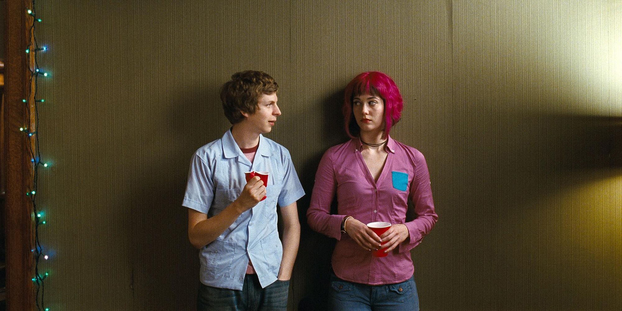  Michael Cera and Ramona Flowers standing on a wall in Scott Pilgrim vs. the World