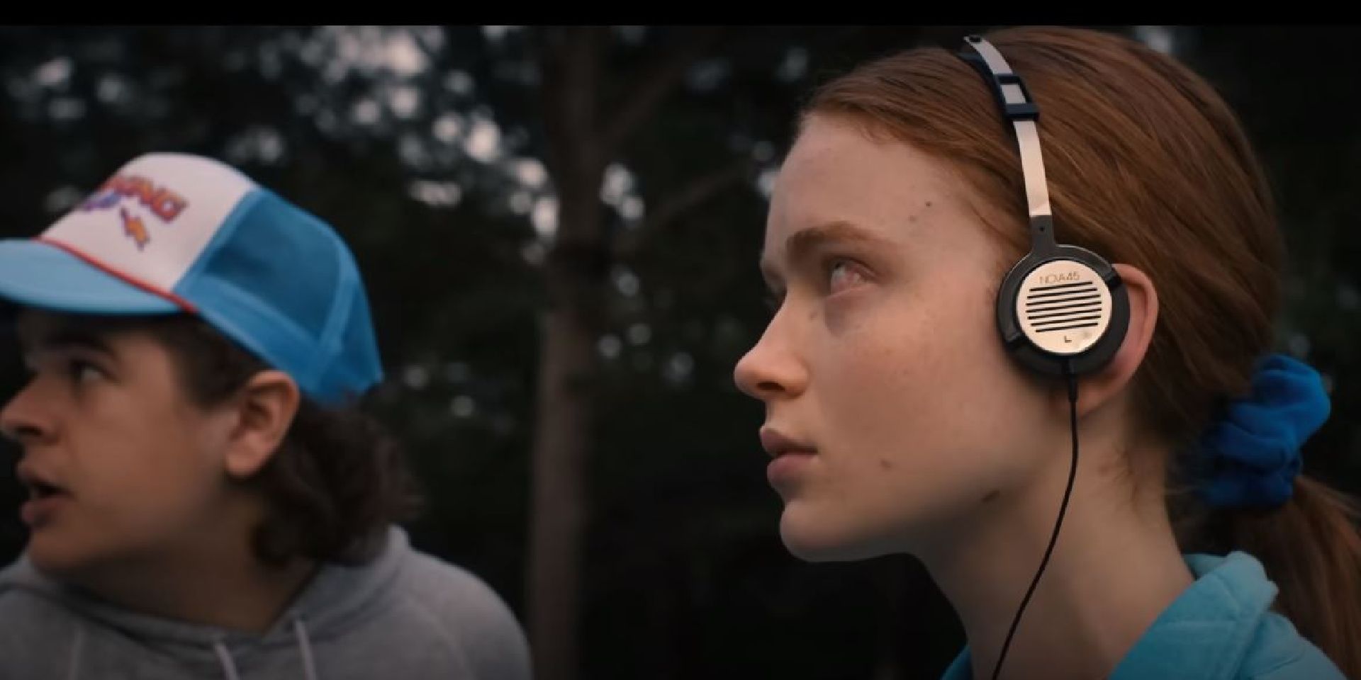 Max listens to music to help fight the curse in Stranger Things.