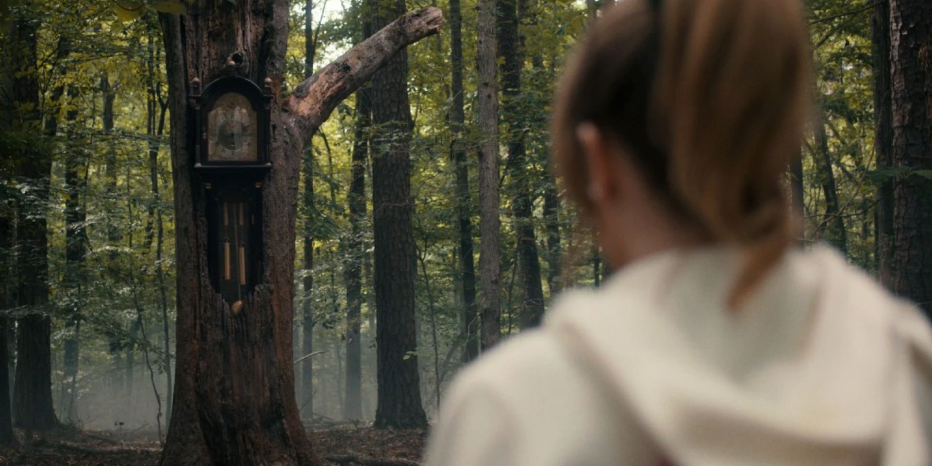 Chrissy sees a vision of the grandfather clock under Vecna's curse in Stranger Things