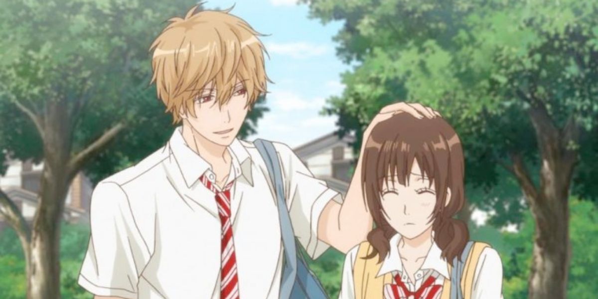 Image is a visual from Wolf Girl and Black Prince: (From left to right) Kyouya Sata (medium-length blond hair, white polo shirt, and red and white striped tie) is patting Erika Shinohara (shoulder-length brown hair in low pigtails, white polo shirt, yellow sweater vest and red and white striped tie).
