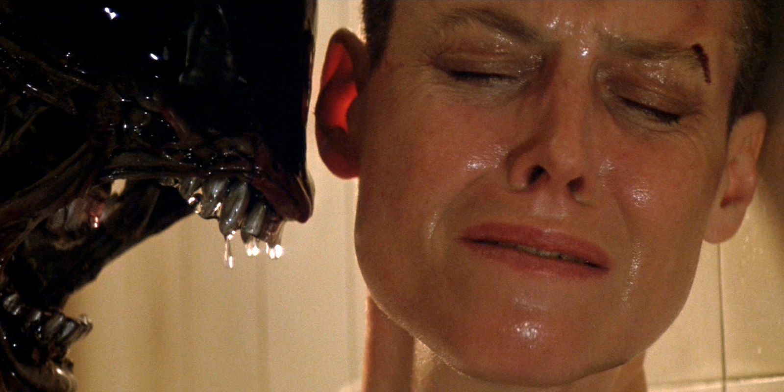 A Xenomorph creeps on Ellen Ripley in Alien 3