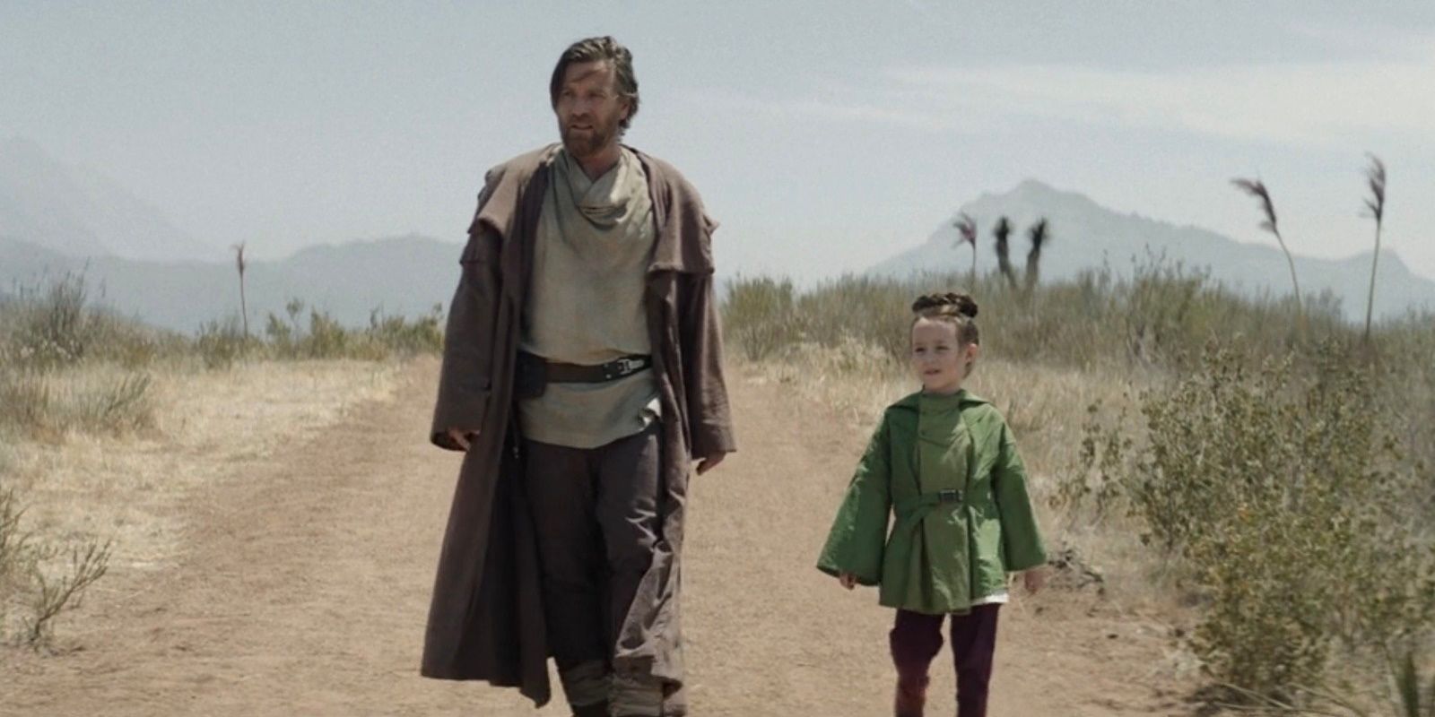Obi-Wan and Young Leia walking along a path on Mapuzo in Obi-Wan Kenobi