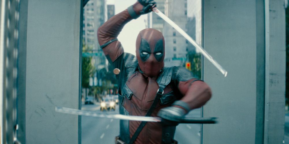 Deadpool fighting with his swords