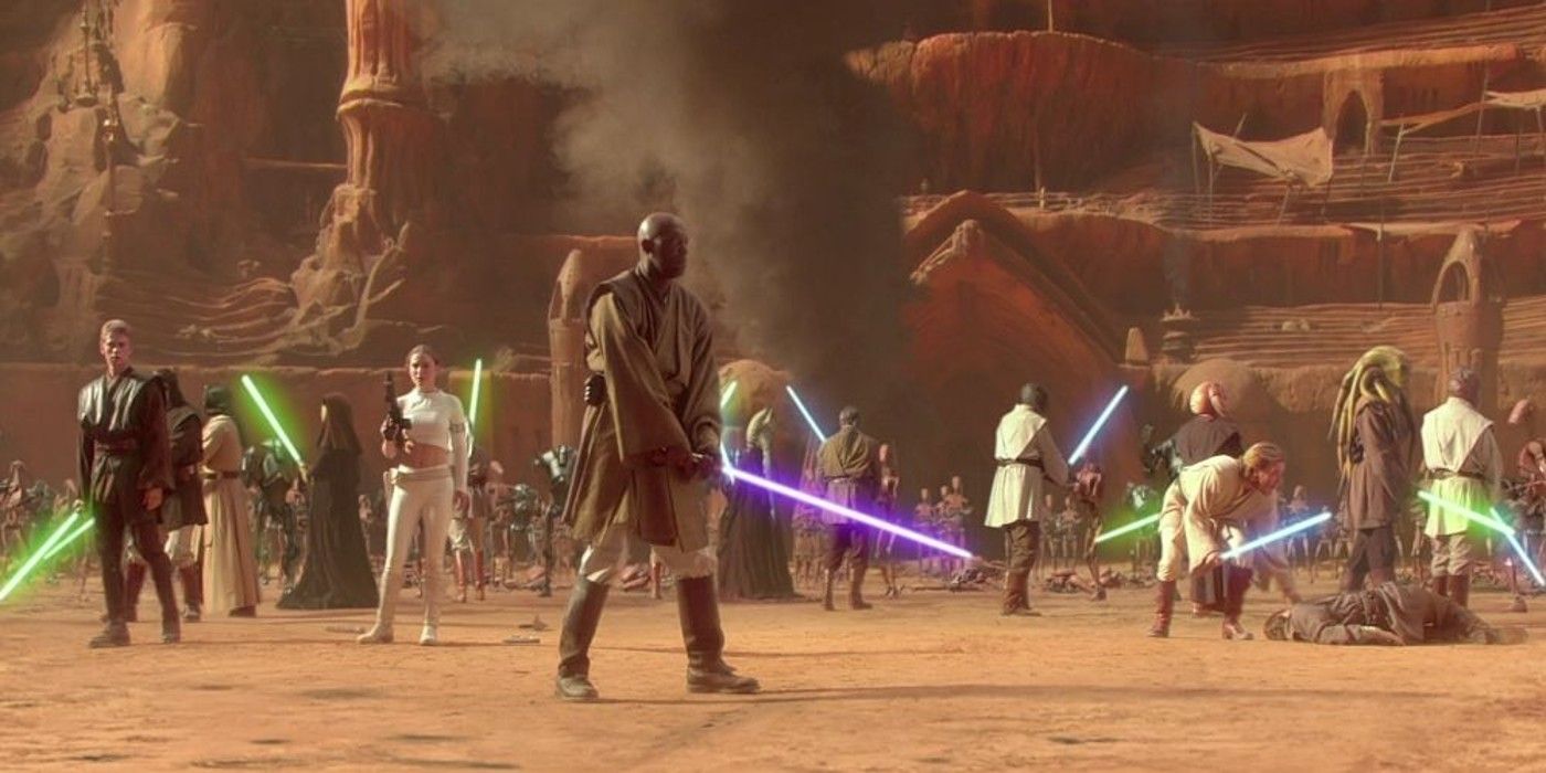 Mace Windu holds his purple lightsaber in Star Wars' Battle of Geonosis