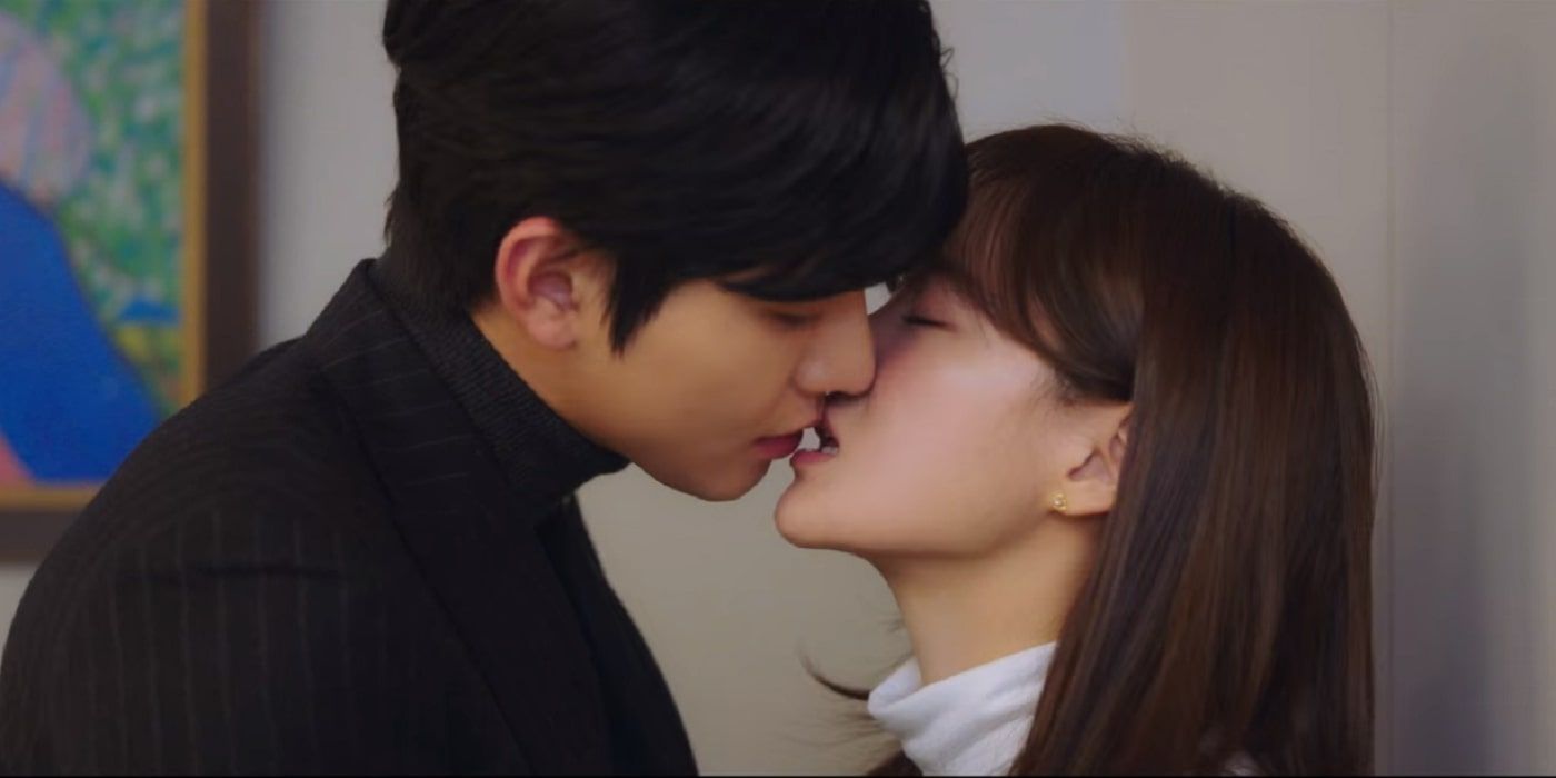 Ha-ri and Tae-moo kissing for the first time, Business proposal