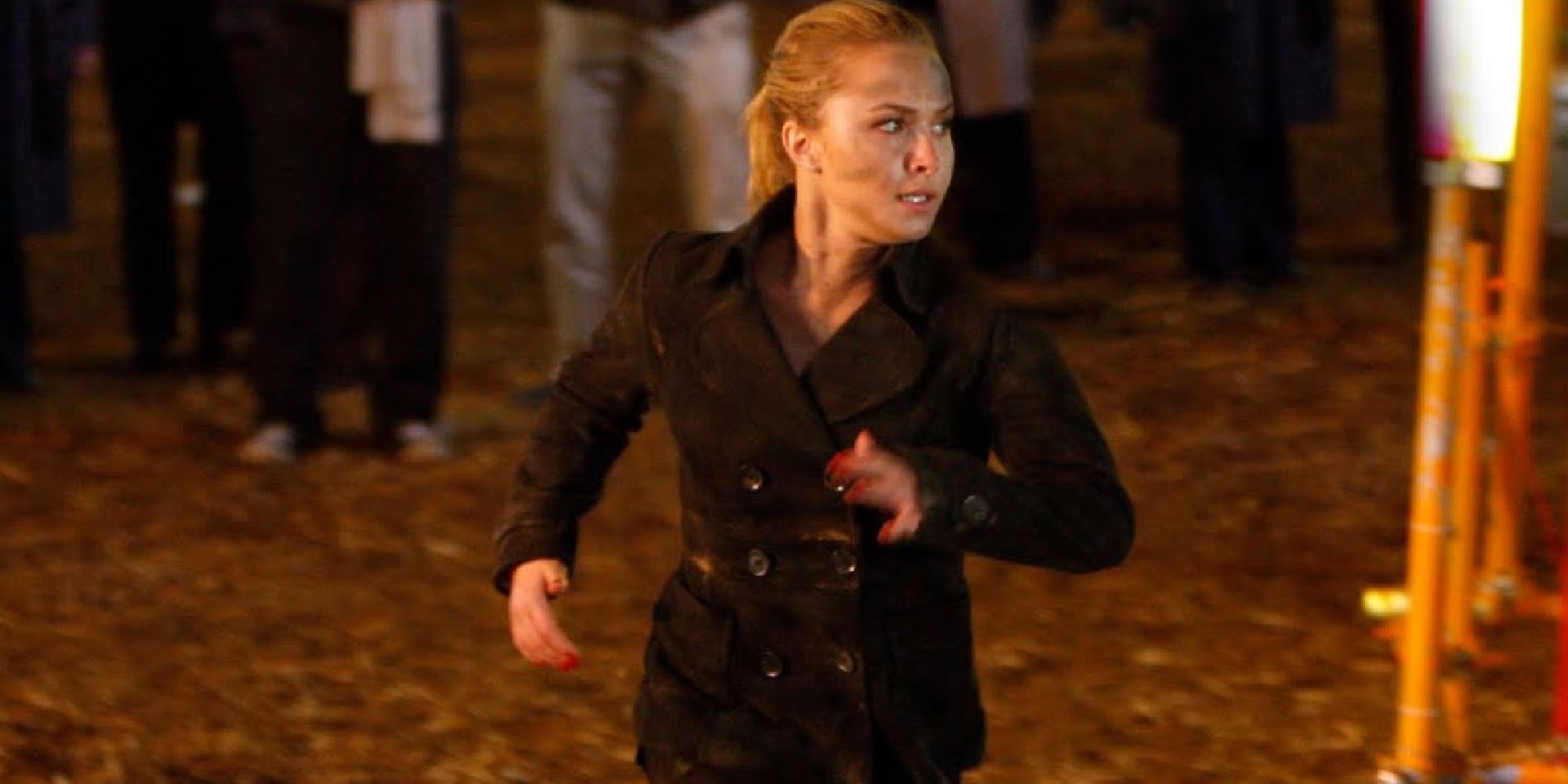 Claire runs while looking back over her shoulder in the Heroes Finale.