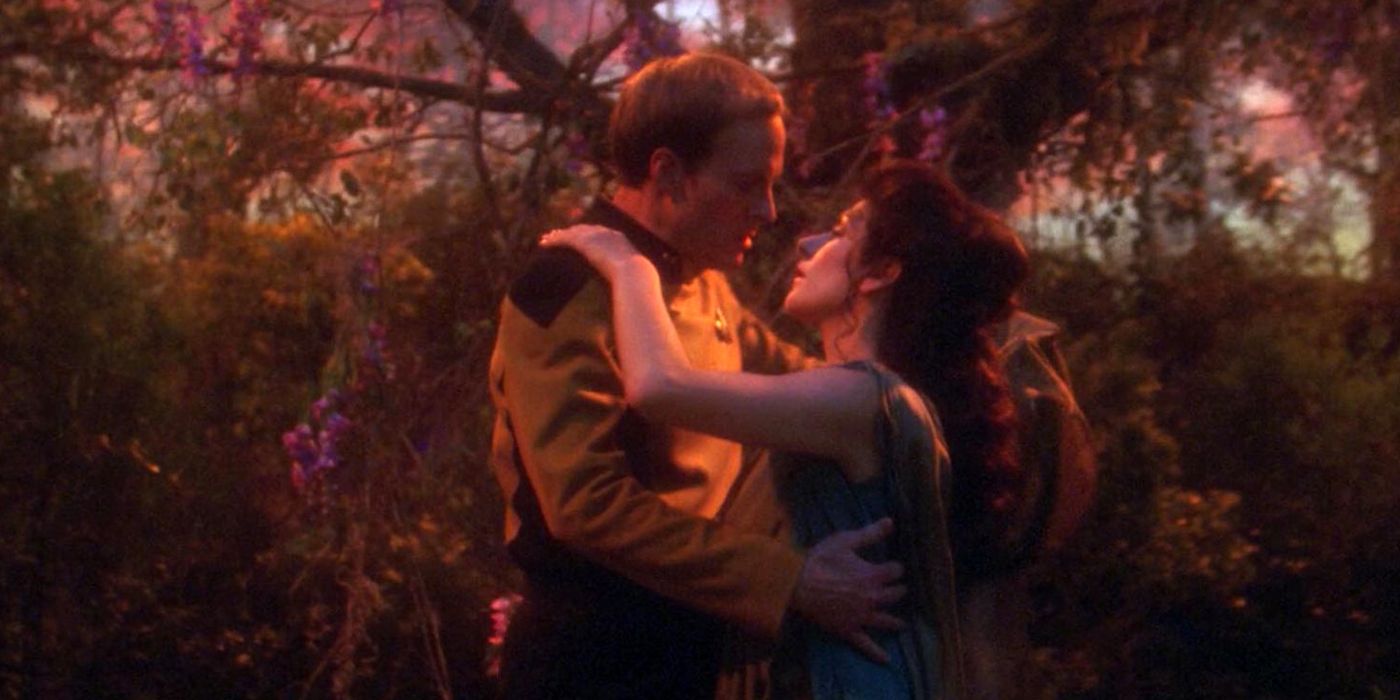 Lt Barclay and Counselor Troi in Hollow Pursuits