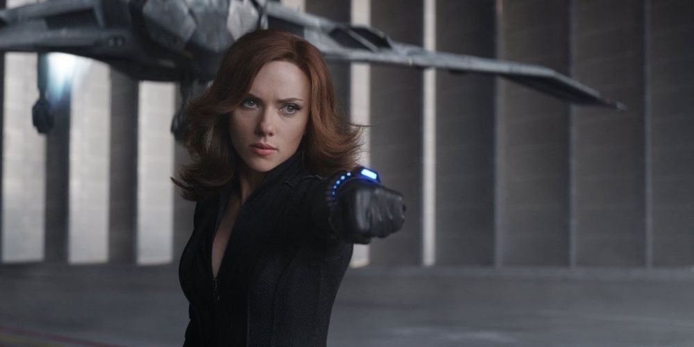 Natasha Romanoff pointing her blasters at Captain America in Civil War