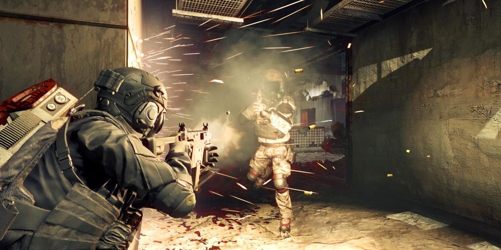 Dois jogadores atirando um no outro no jogo Umbrella Corps Resident Evil