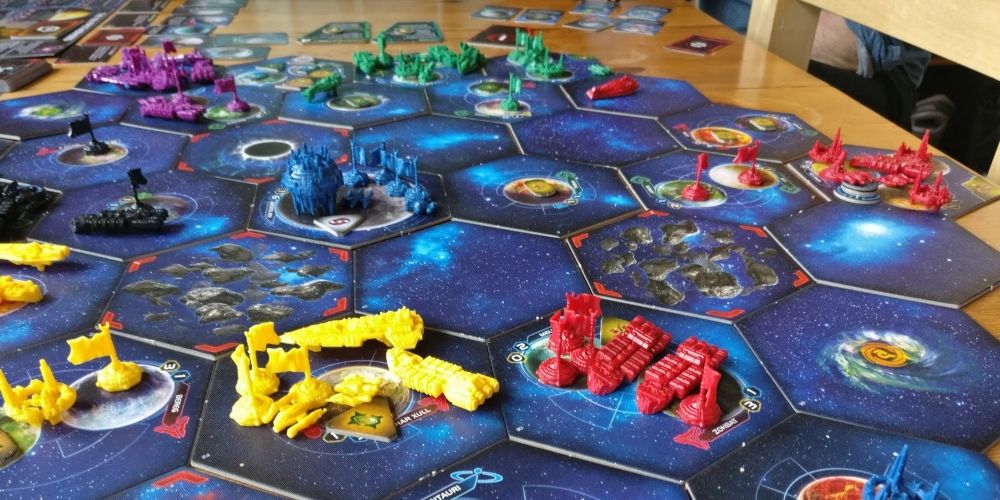 Two armies facing off in Twilight Imperium game