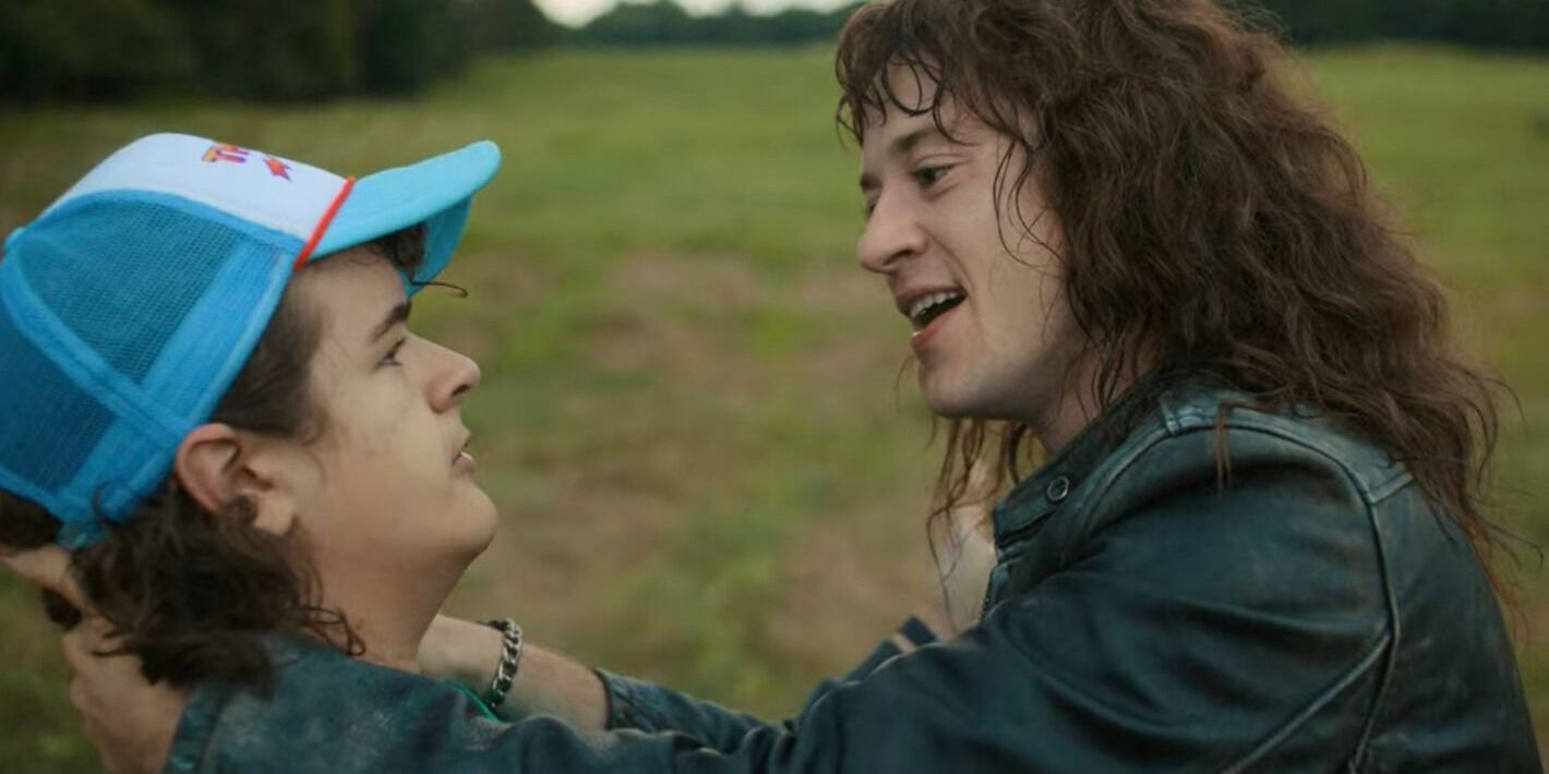 Eddie having a heart-to-heart with Dustin in Stranger Things.