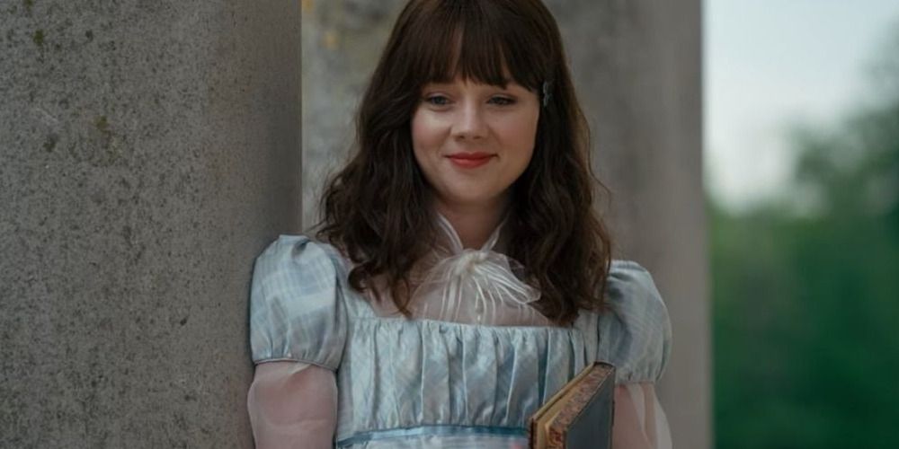 Eloise Bridgerton smiles while holding book in Bridgerton Season 2