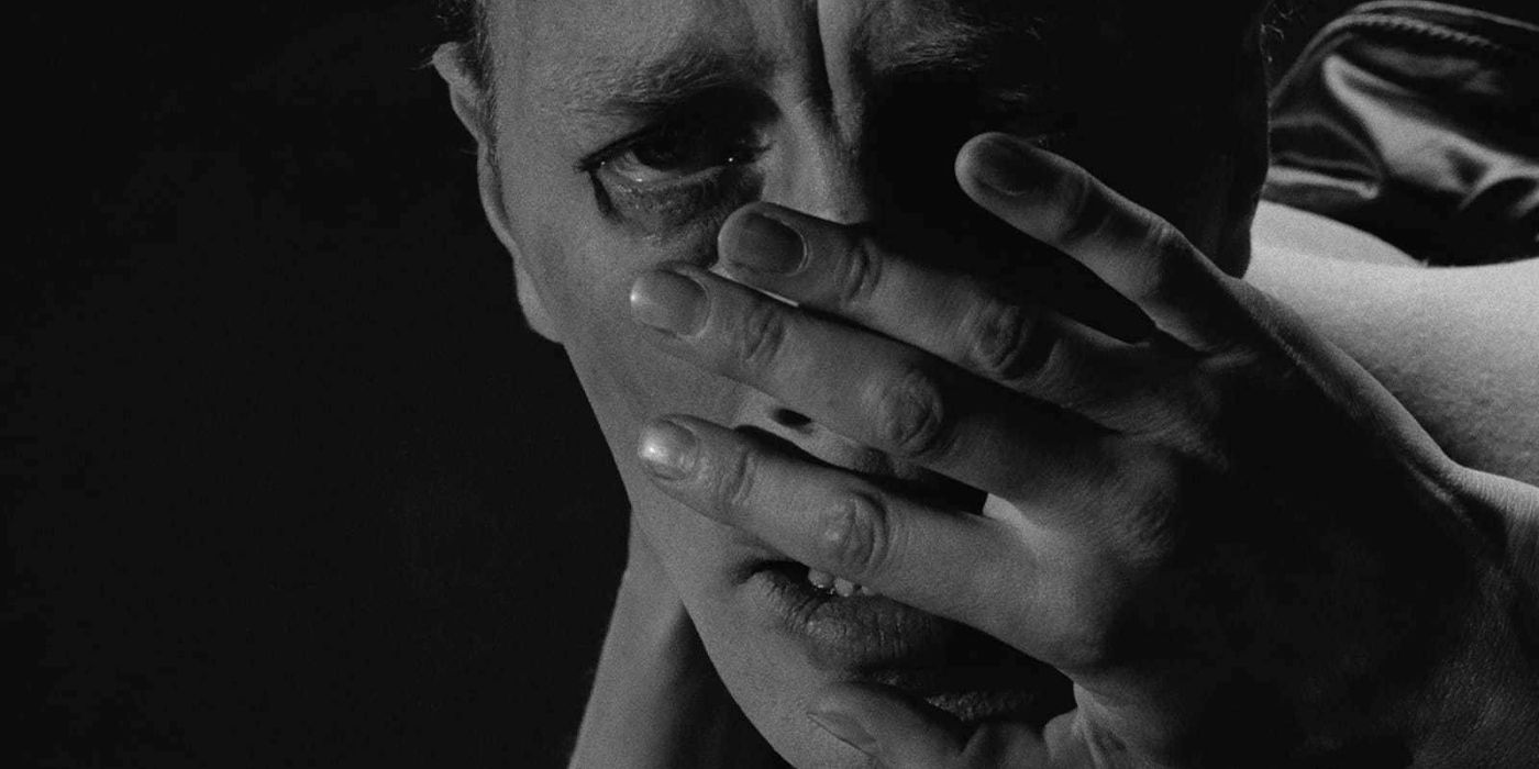 10 Black & White Horror Movies That Still Hold Up