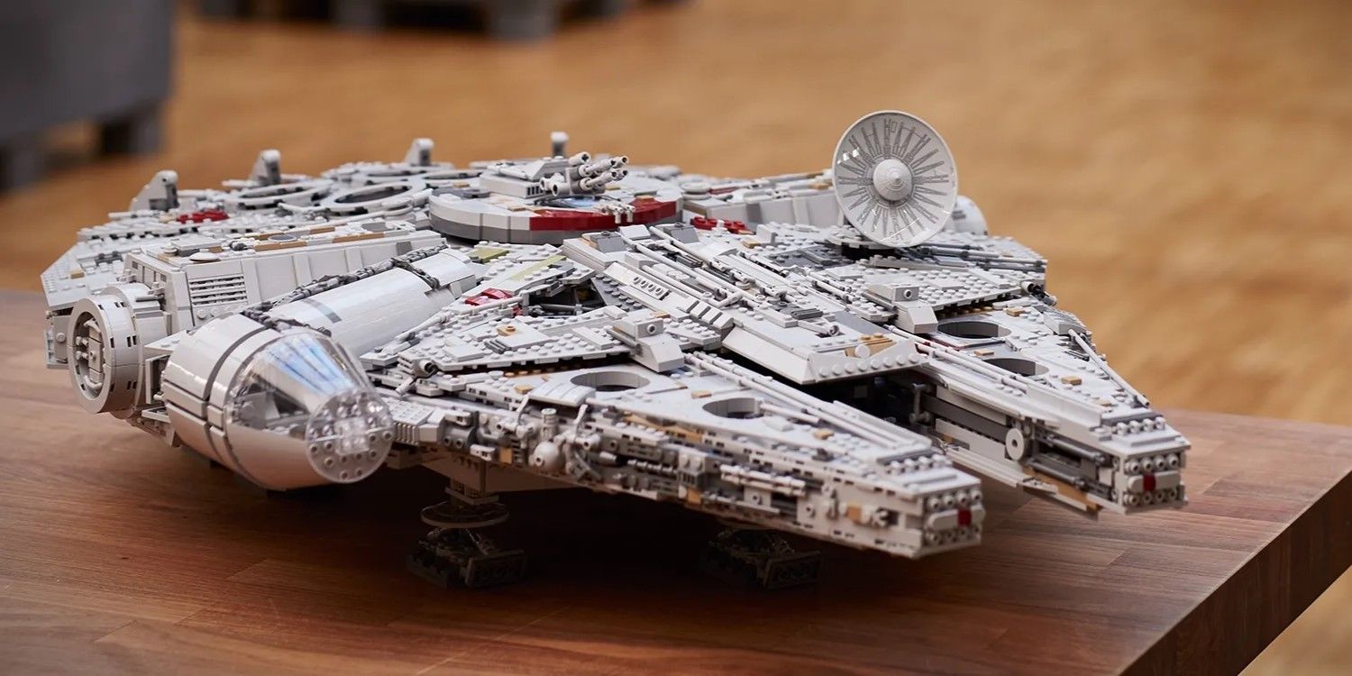 Um Lego Star Wars Millennium Falcon completo