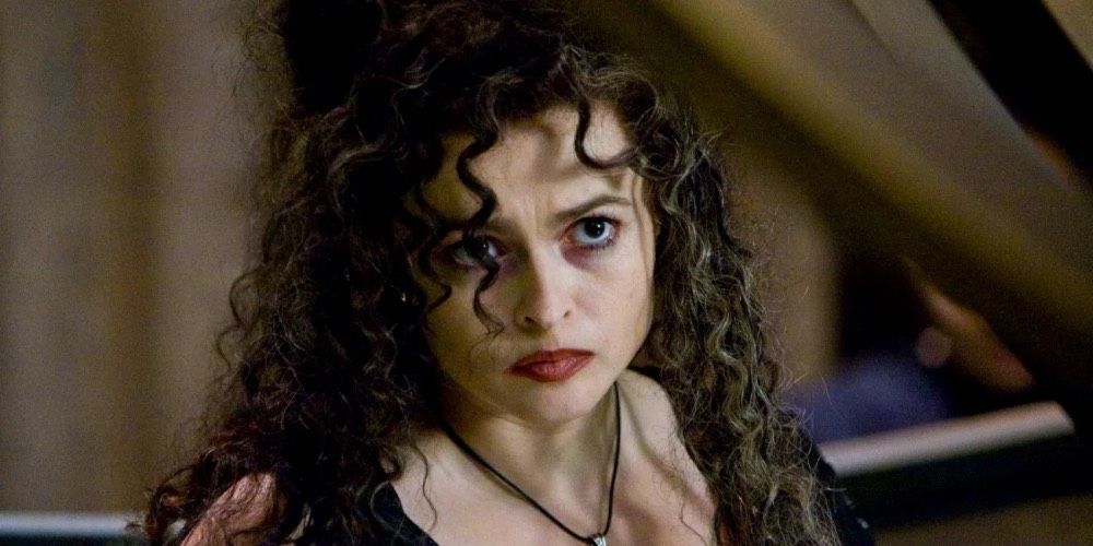 Bellatrix Lestrange durante uma reunião dos Comensais da Morte