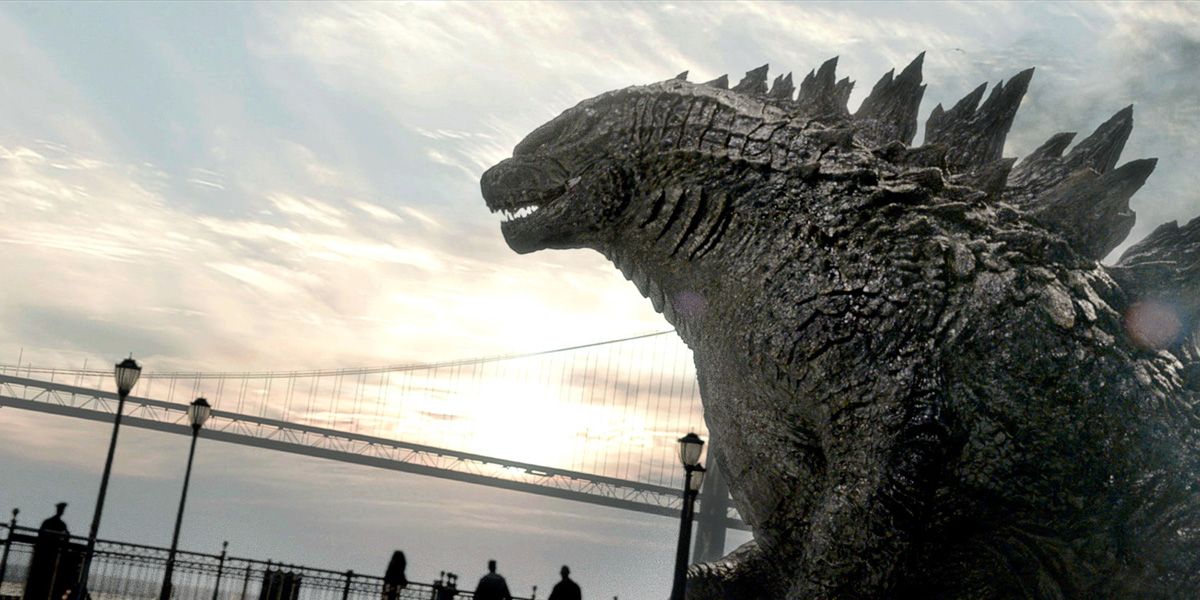 Godzilla caminha em direção ao oceano em Godzilla (2014)
