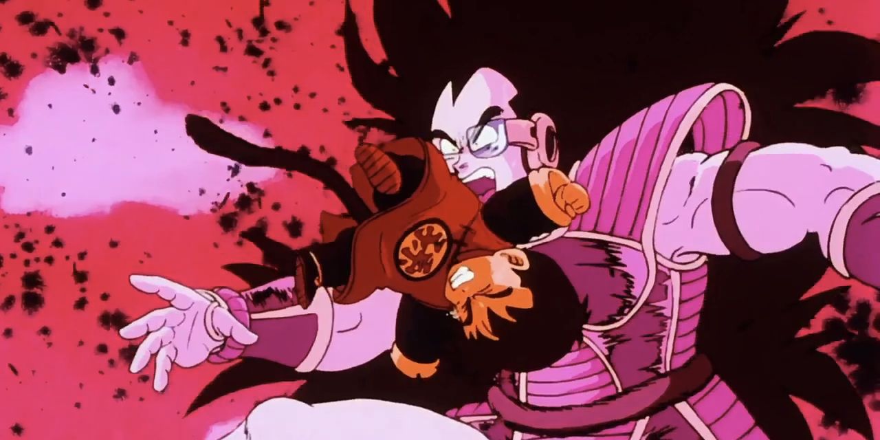 Gohan dá uma cabeçada em Raditz em Dragon Ball Z.