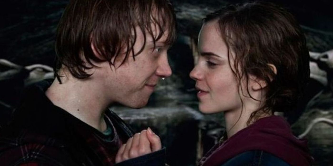 Ron and Hermione Kiss in Deathly Hallows Part 2