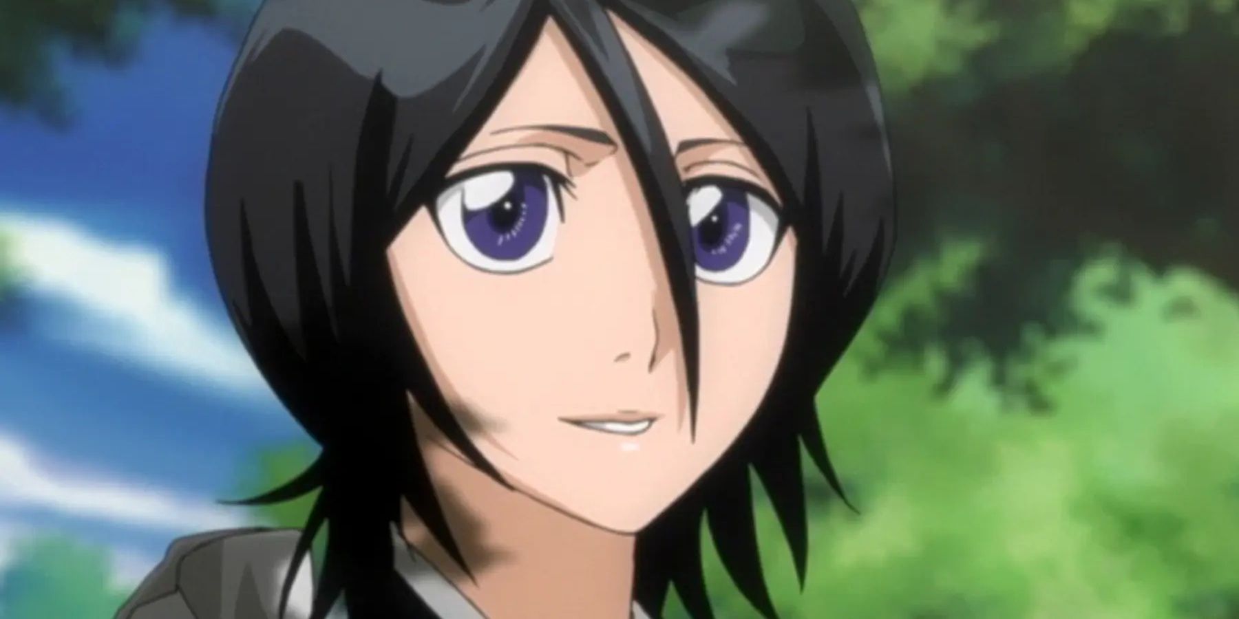 Rukia Kuchiki parece feliz no anime Bleach.