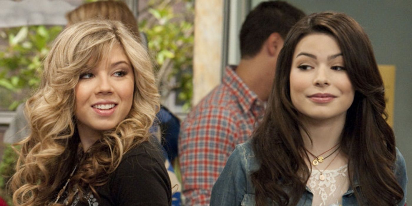 Sam and Carly together in iCarly