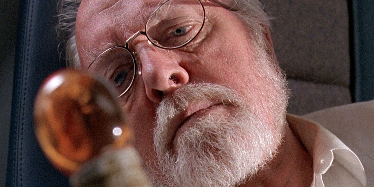 John Hammond olha tristemente para sua bengala âmbar em Jurassic Park