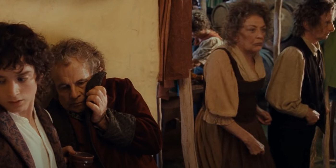 Bilbo e Frodo se escondem dos Sacola-bolseiros em A Sociedade do Anel