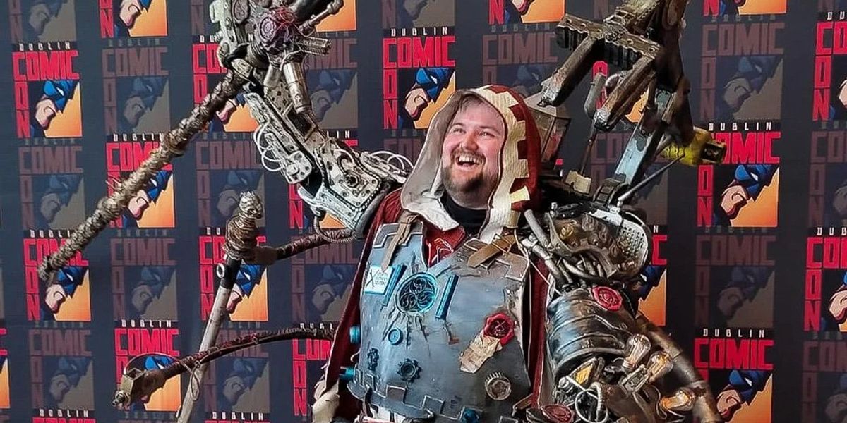 Warhammer 40K Fans Shows Off Insanely Detailed Tech Priest Cosplay