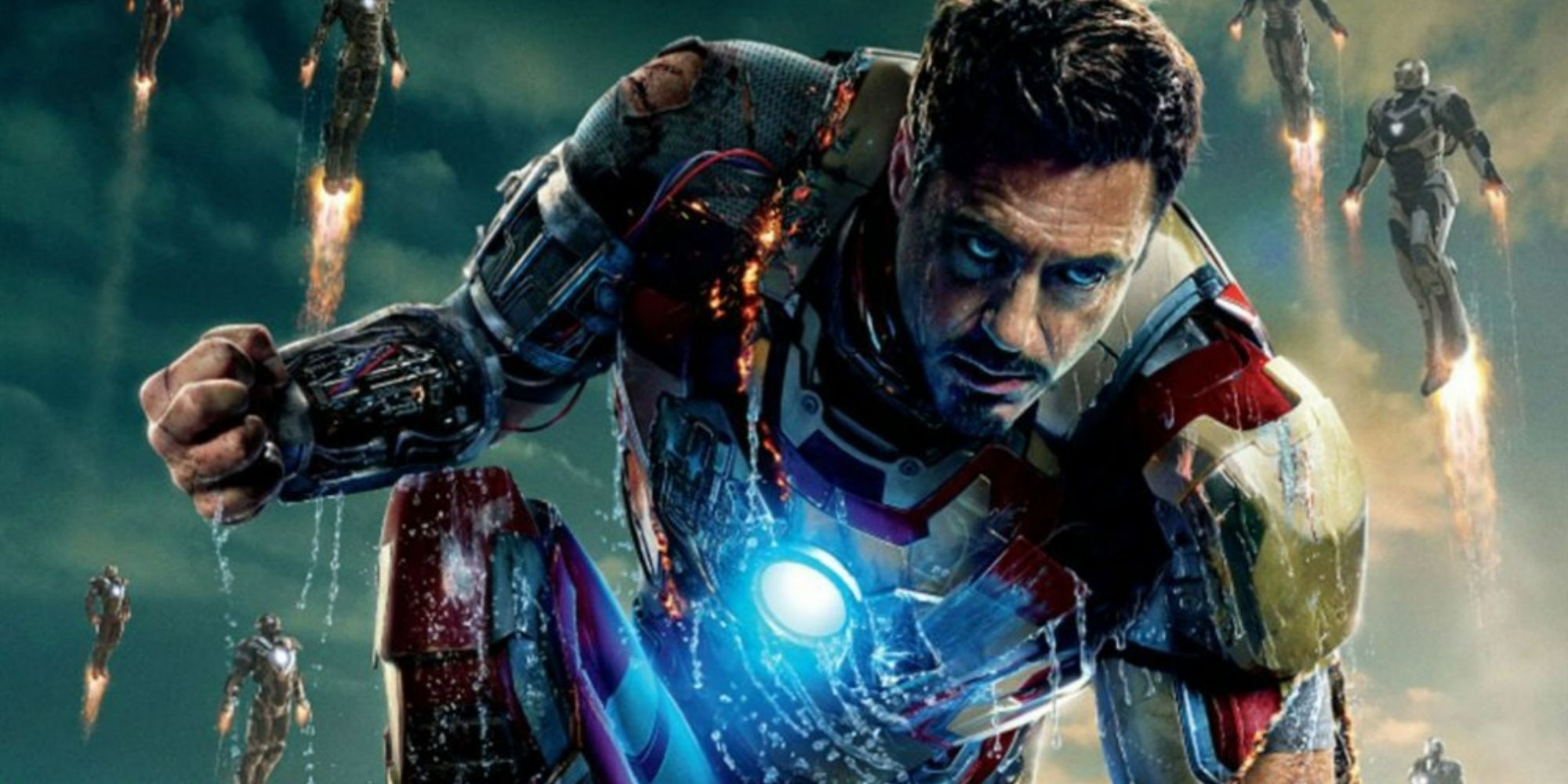 Tony Stark ใน Iron Man 3 ล้อมรอบด้วยชุดเกราะบินใน MCU