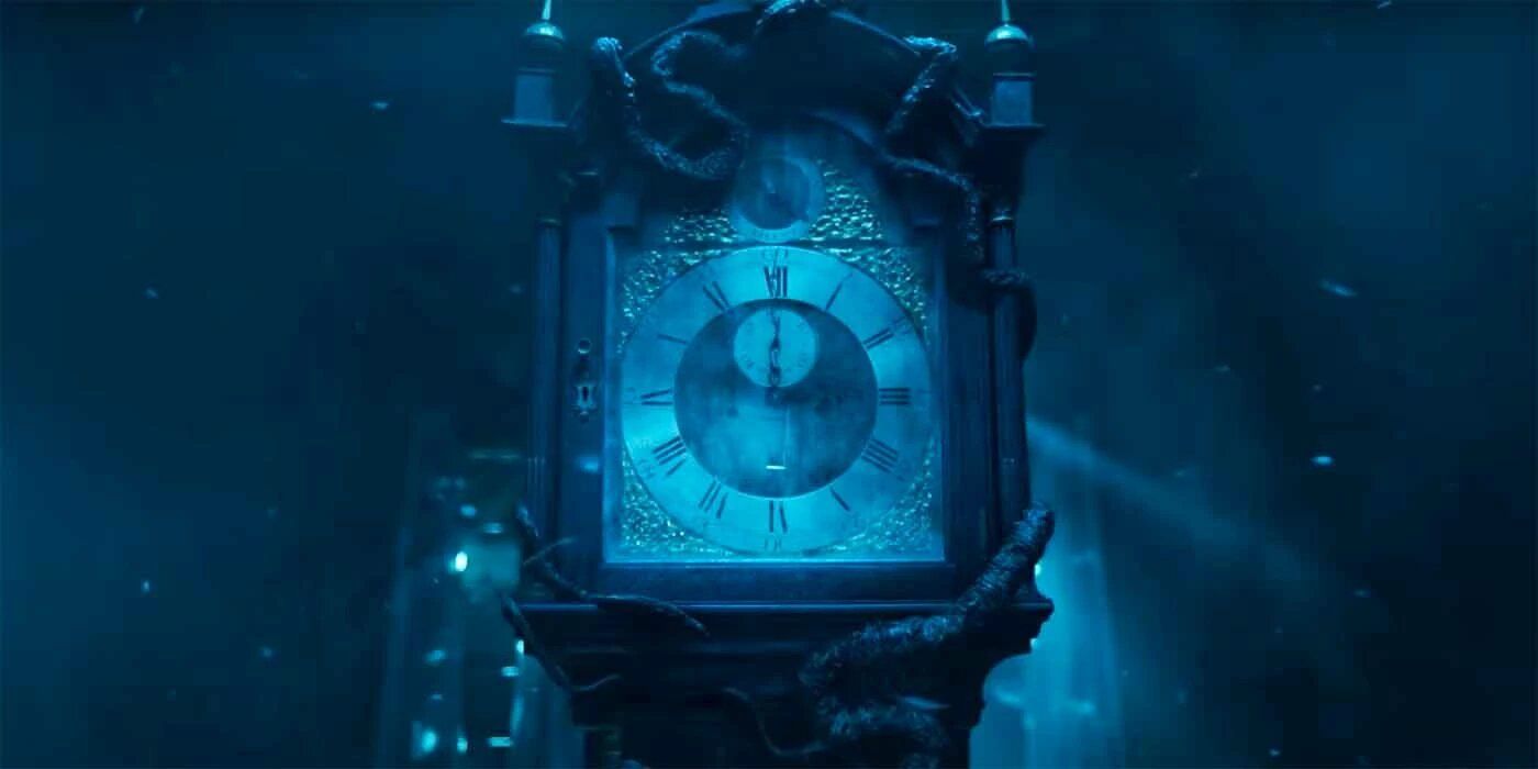 A close up of the clock in the Creel House aka Vecna's warning in Stranger Things