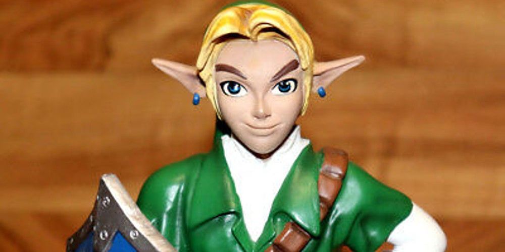 A statue of Link from 1997 E3