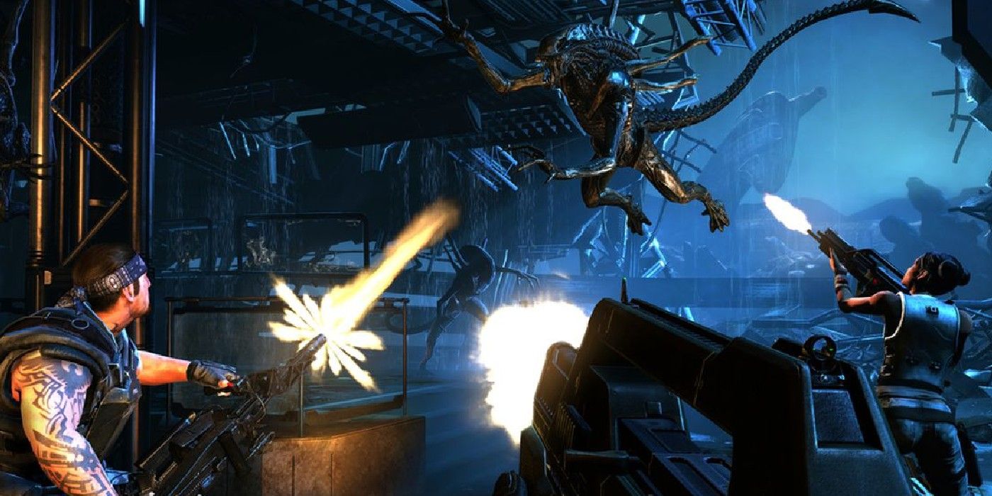 Um Xenomorfo ataca em Aliens Colonial Marines.