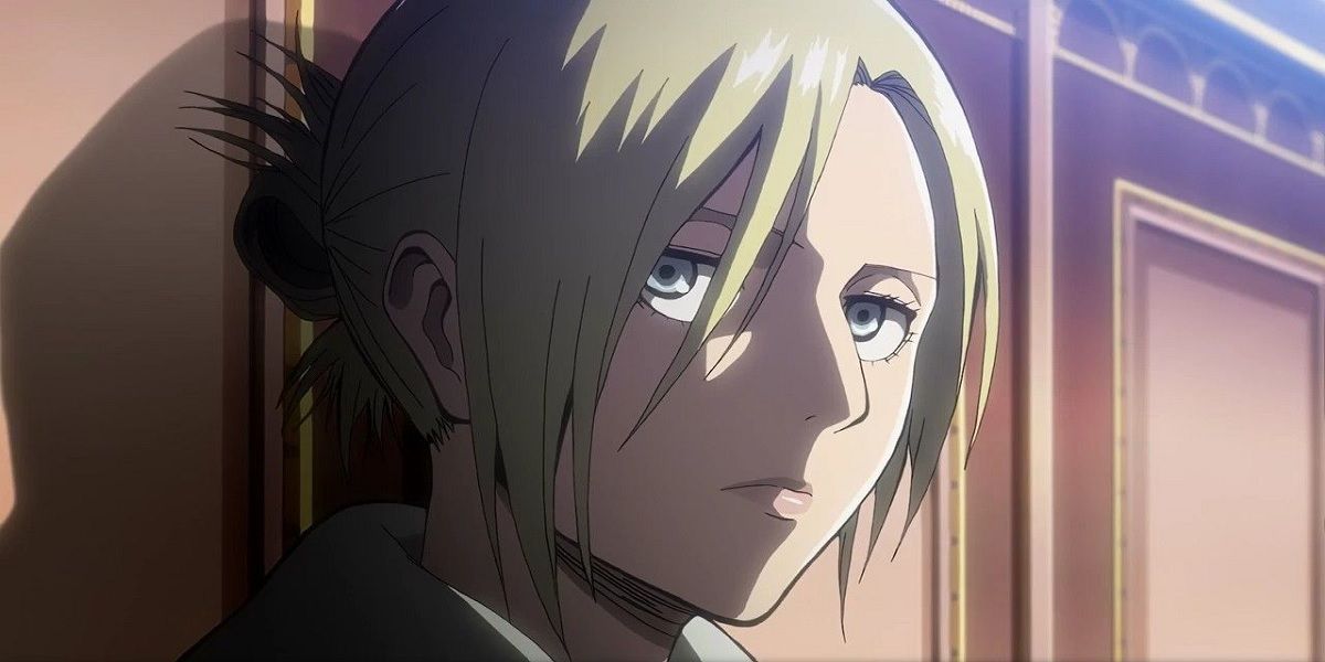 Annie Leonhart looking over, Attack On Titan