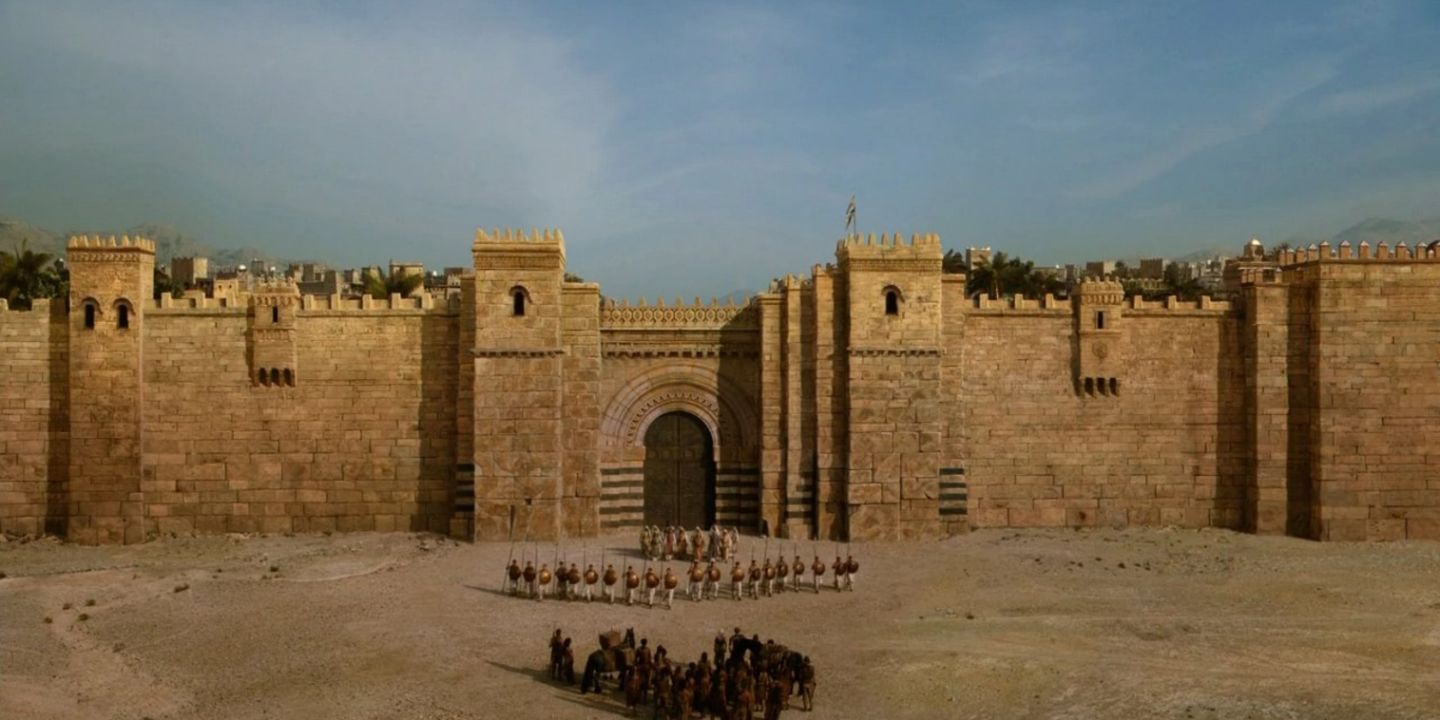 Queen Daenerys Targaryen approaching the historic Walls of Qarth