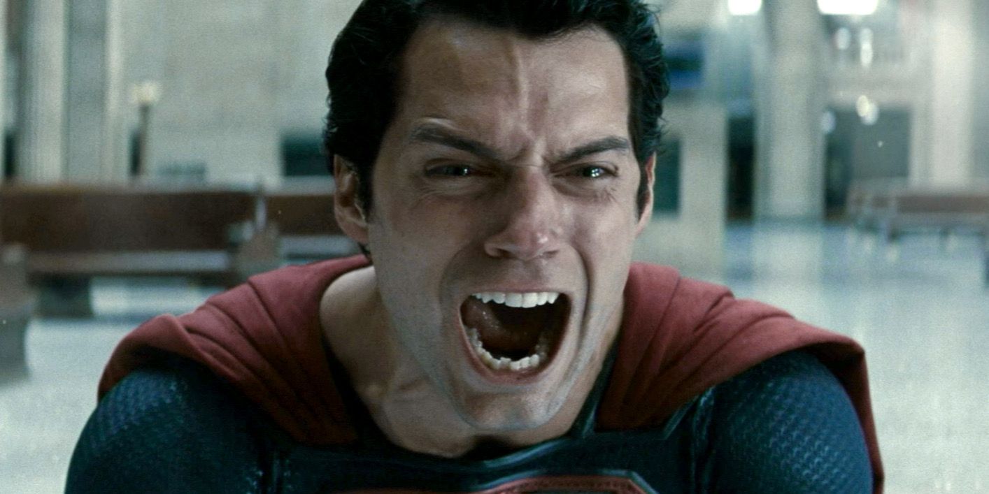 Henry Cavill como Superman em Homem de Aço Chorando