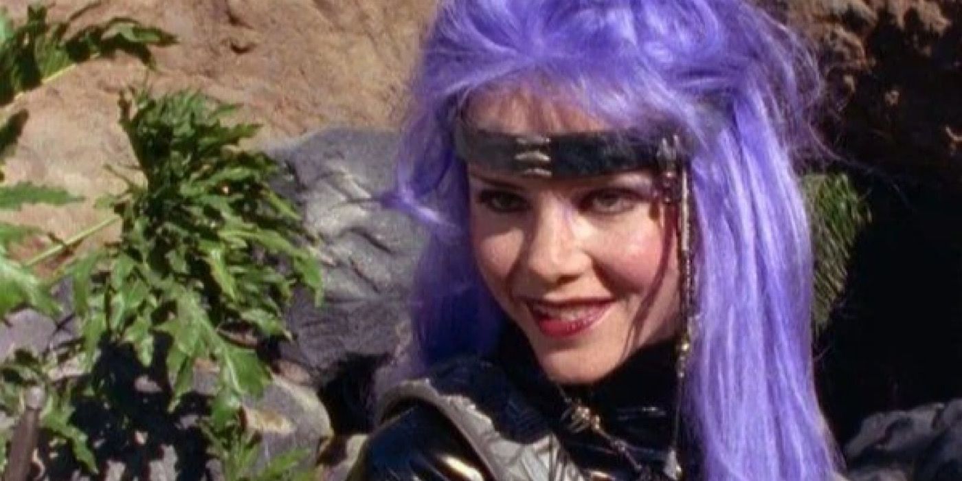 Power Rangers in Space - Astronema with purple hair hiding beside a boulder