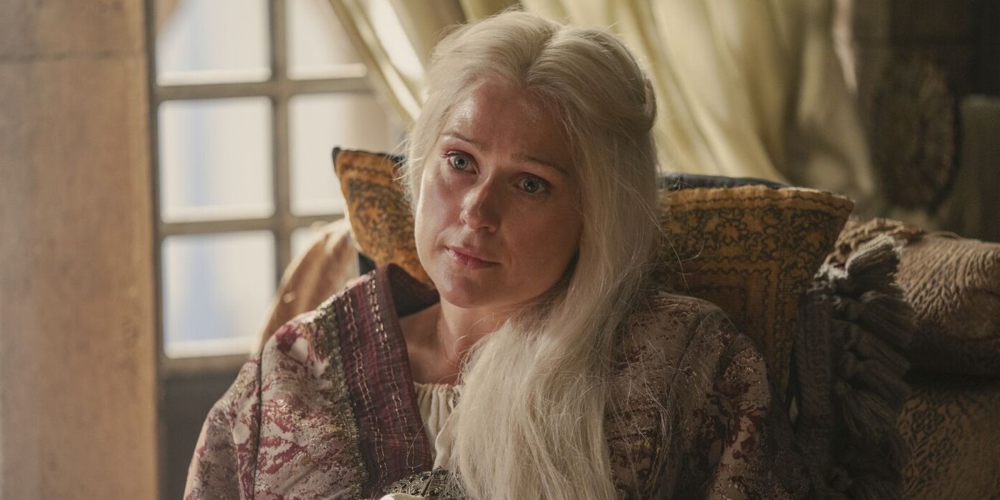 Lady Aemma Arryn Targaryen speaks with Princess Rhaenyra in House of the Dragon.