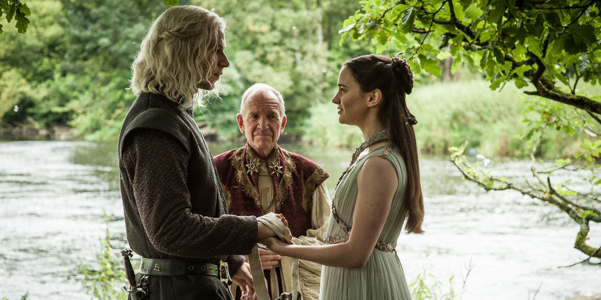 Prince Rhaegar Targaryen and Lyanna Stark eloping in Game of Thrones