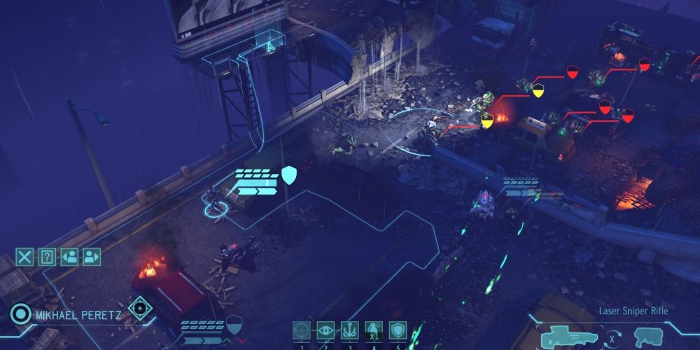 Two soldiers fighting several aliens in XCOM: Enemy Unknown