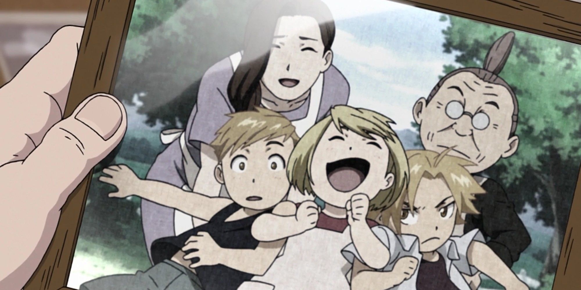 Old photo of Alphonse, Winry and Edward as children from Fullmetal Alchemist.