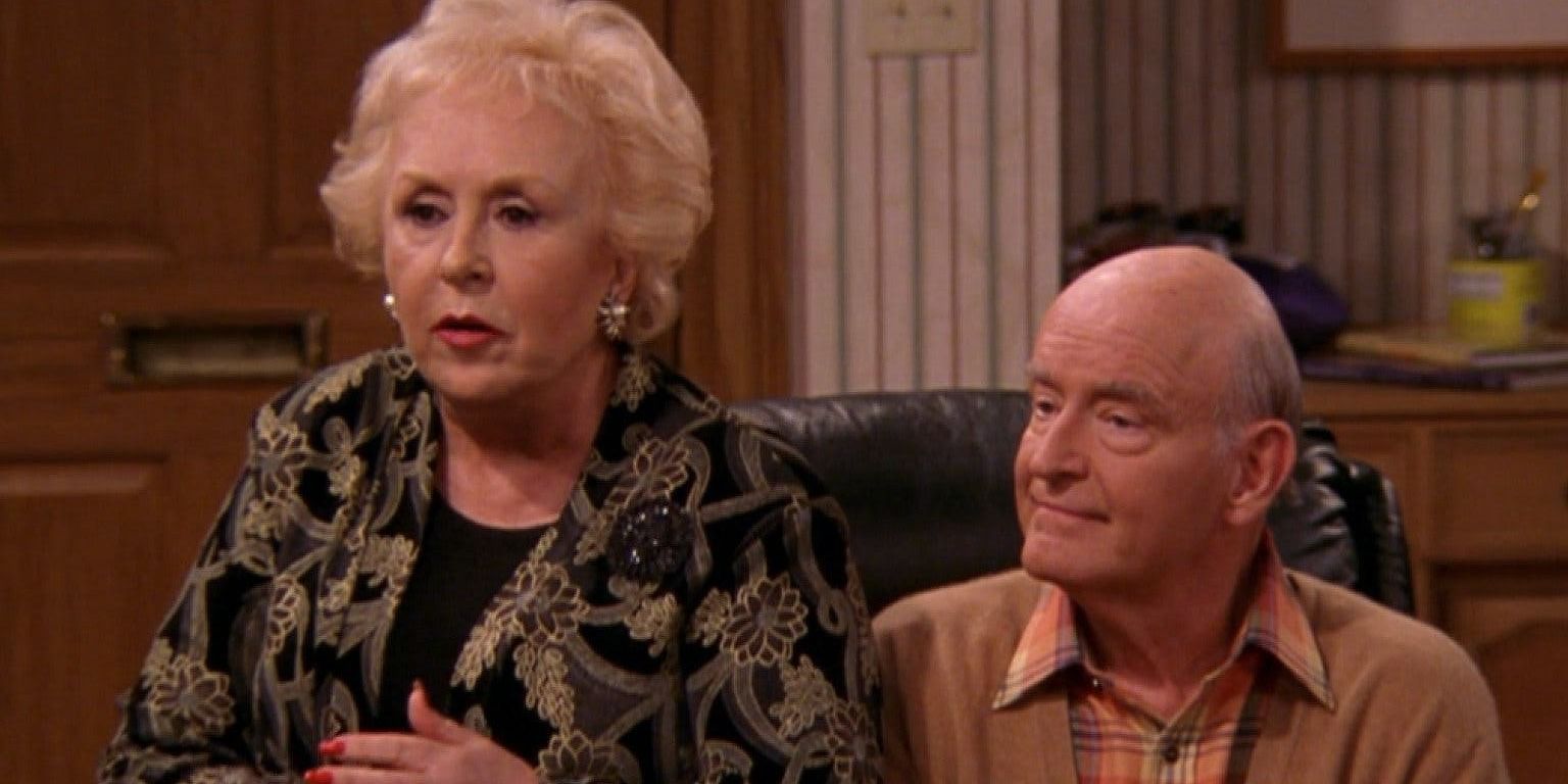 Frank and Marie sit together in Everybody Loves Raymond.