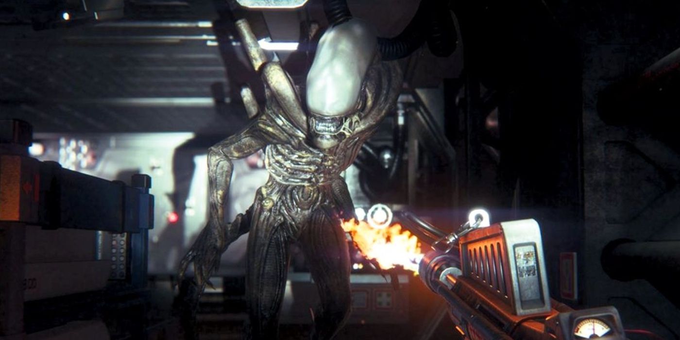 A player fires a flamethrower at the Xenomorph in Alien: Isolation